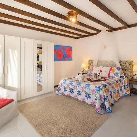 Casa Clara 3 Кониль