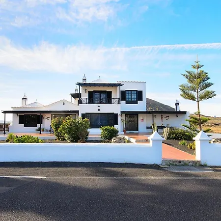 Casa Clara 3 * Кониль