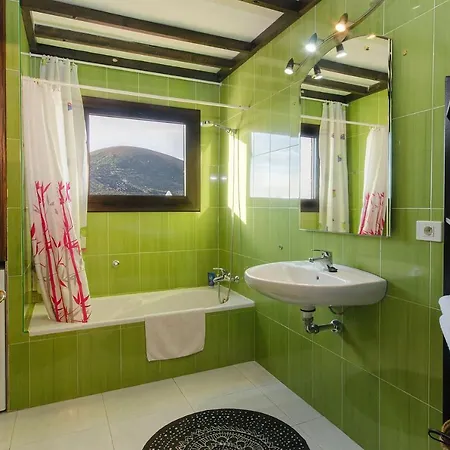 Casa Clara 3 Кониль